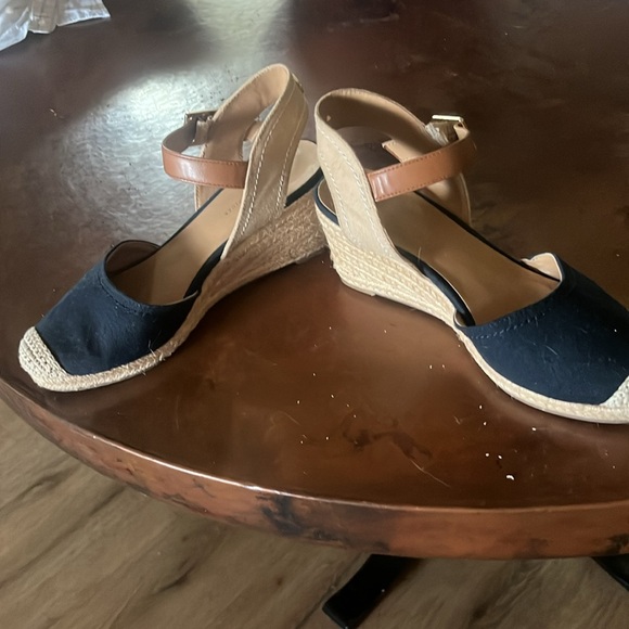 Tommy Hilfinger wedge heels hardly worn .  I can’t wear heels - Picture 2 of 3